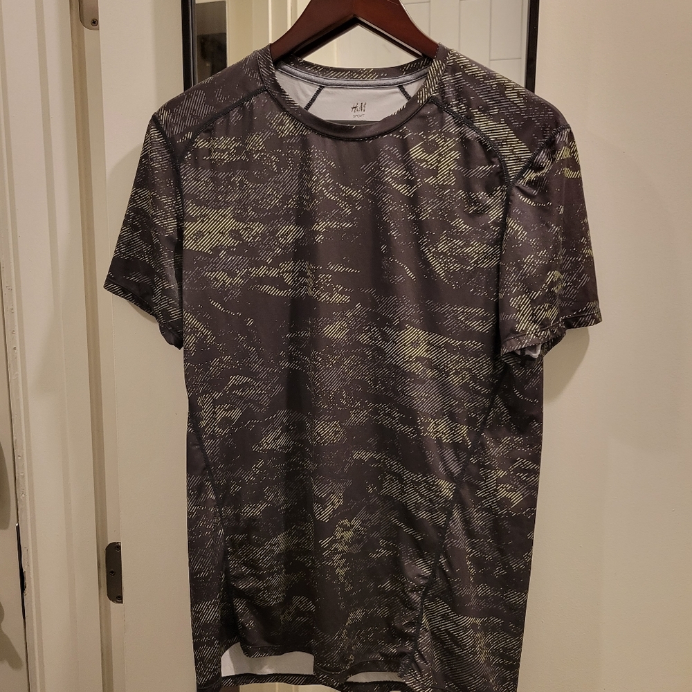 Mens H&M Athletic Training Shirt Size Medium